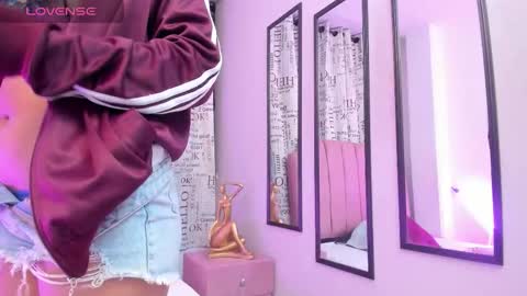 zoe_blond online show from November 9, 2025, 4:22 am