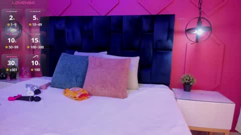 zoe_blosson online show from June 17, 2026, 7:26 pm