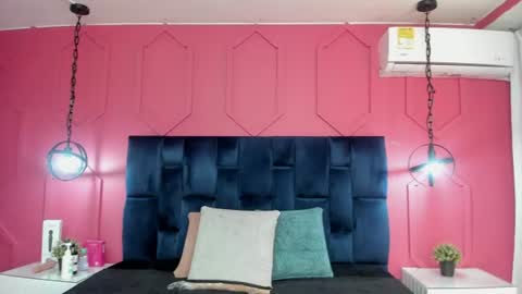zoe_blosson online show from June 24, 2026, 7:02 pm