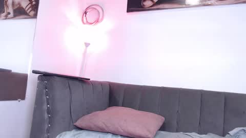 Zoe online show from February 25, 2025, 5:25 pm