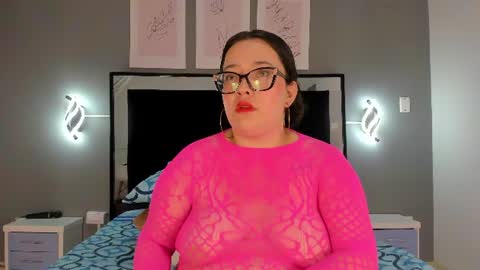 zoe_curvyy online show from June 16, 2026, 12:08 pm