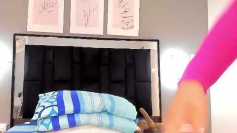 zoe_curvyy online show from June 20, 2026, 12:19 pm