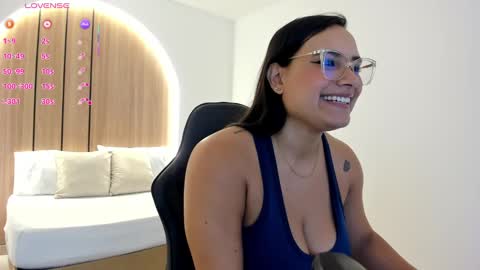 Zoe  online show from September 15, 2025, 12:05 pm