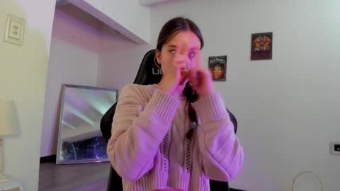 zoe_dear online show from April 15, 2026, 7:21 pm