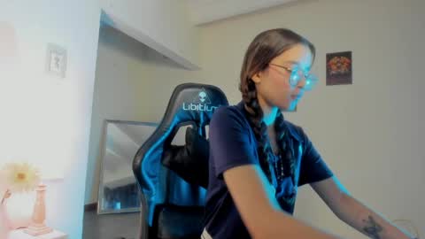 zoe_dear online show from April 16, 2026, 9:39 pm