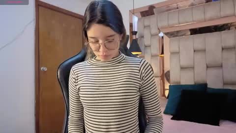 Snapshot of zoe_dear chatting on June 4, 2026, 6:47 pm zoe_dear online show from June 4, 2026, 6:47 pm
