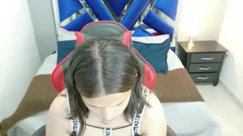 Snapshot of zoe_green01 chatting on April 11, 2026, 2:43 pm zoe online show from April 11, 2026, 2:43 pm