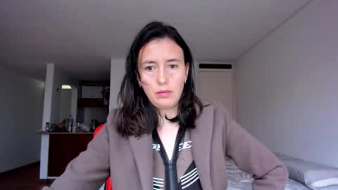 ZOE online show from September 17, 2025, 10:33 pm