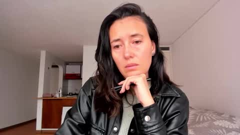 ZOE online show from December 16, 2025, 6:46 pm