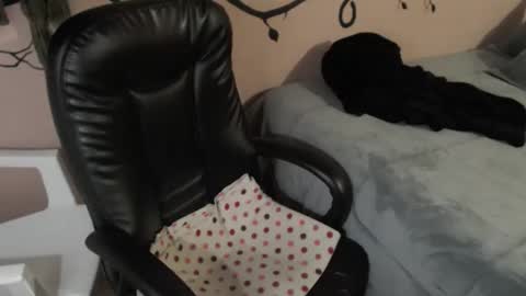 Zoe Koller online show from April 10, 2026, 2:44 pm