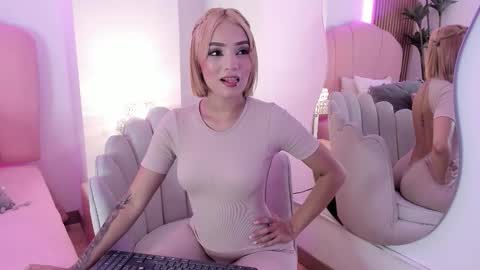 zoe lee    online show from September 28, 2025, 2:50 am