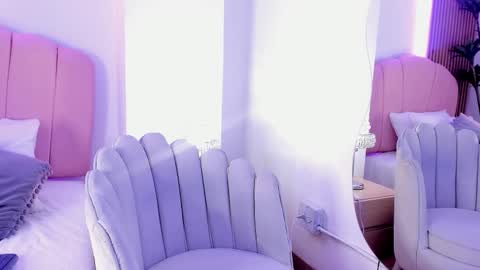 zoe lee    online show from October 3, 2025, 11:51 am