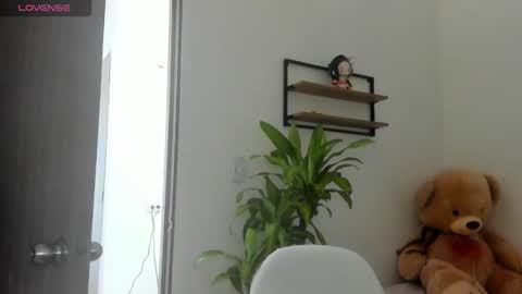 zoe_maddison19 online show from December 17, 2025, 6:58 pm