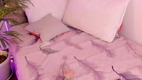 Snapshot of zoe_monn chatting on February 6, 2025, 8:23 pm Zoe online show from February 6, 2025, 8:23 pm