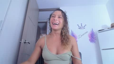 Snapshot of zoe_moon85 chatting on July 31, 2026, 10:20 pm zoe online show from July 31, 2026, 10:20 pm