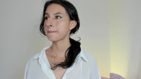 zoe_mrl online show from April 10, 2026, 10:42 am