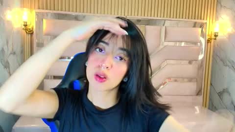 Zoe  online show from October 22, 2025, 3:18 am