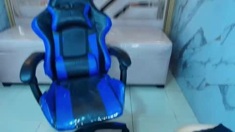 Zoe  online show from November 13, 2025, 3:49 am