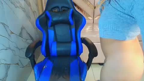 Zoe  online show from November 25, 2025, 3:50 am