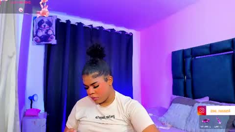 zoe_rosee4 online show from July 14, 2026, 10:37 pm