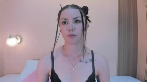 Snapshot of zoe_roux210949 chatting on May 26, 2026, 3:46 am Zoe online show from May 26, 2026, 3:46 am