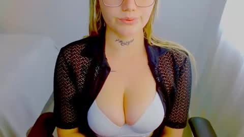 ZOE online show from September 17, 2025, 5:47 pm