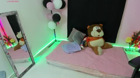 Snapshot of zoe_sullivan_ chatting on December 6, 2024, 9:21 am zoe_sullivan_ online show from December 6, 2024, 9:21 am