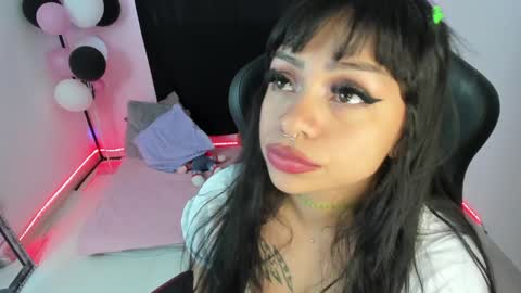 Snapshot of zoe_sullivan_ chatting on December 7, 2024, 12:35 pm zoe_sullivan_ online show from December 7, 2024, 12:35 pm