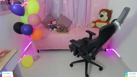 Snapshot of zoe_sullivan_ chatting on November 12, 2025, 9:42 am zoe_sullivan_ online show from November 12, 2025, 9:42 am