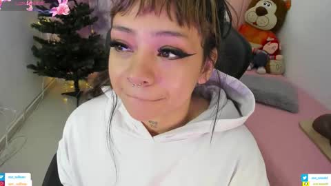 Snapshot of zoe_sullivan_ chatting on November 17, 2025, 9:48 am zoe_sullivan_ online show from November 17, 2025, 9:48 am