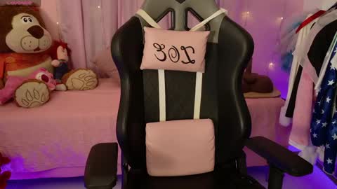 zoe_sullivan_ online show from April 16, 2026, 9:10 am