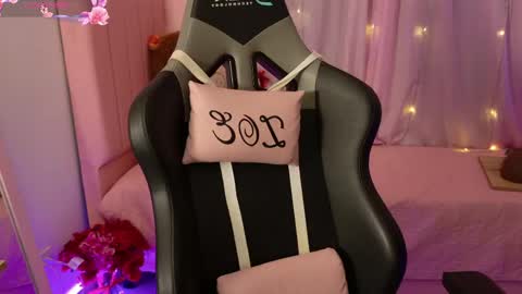 Snapshot of zoe_sullivan_ chatting on May 1, 2026, 9:36 am zoe_sullivan_ online show from May 1, 2026, 9:36 am
