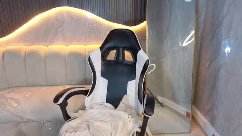 Zoe online show from December 13, 2025, 8:14 pm