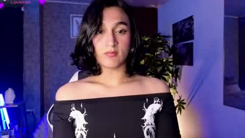 Snapshot of zoee_kiss_ chatting on June 18, 2026, 6:02 am ZOE online show from June 18, 2026, 6:02 am