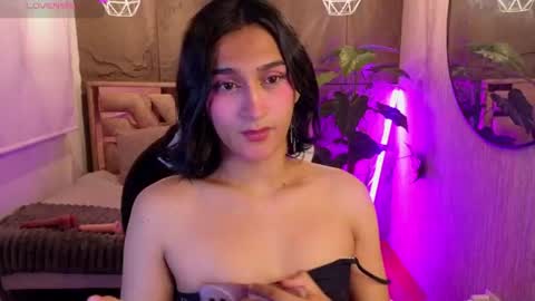 Snapshot of zoee_kiss_ chatting on August 1, 2026, 5:07 am ZOE online show from August 1, 2026, 5:07 am
