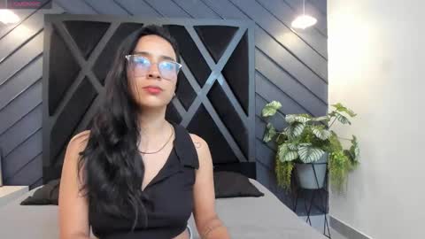 Zoe 3 online show from October 5, 2025, 4:38 pm