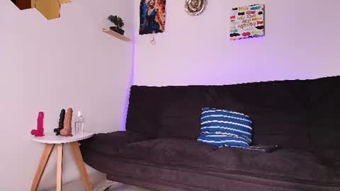 ZoeDreams online show from June 25, 2026, 7:40 pm