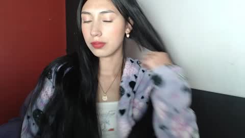 Laura  online show from January 17, 2025, 11:27 am