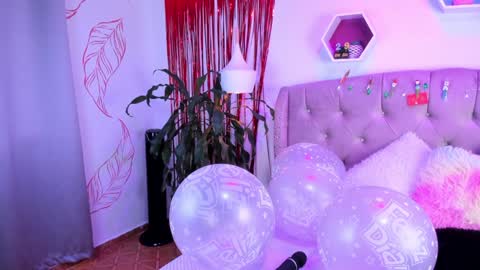 Snapshot of zoehilton chatting on December 8, 2024, 5:55 pm Zoe online show from December 8, 2024, 5:55 pm