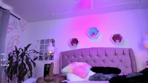 Snapshot of zoehilton chatting on January 7, 2025, 5:20 pm Zoe online show from January 7, 2025, 5:20 pm
