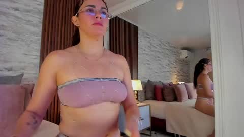 Snapshot of zoehiltonx chatting on May 30, 2026, 1:30 pm zoehiltonx online show from May 30, 2026, 1:30 pm