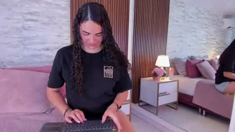 Snapshot of zoehiltonx chatting on July 17, 2026, 2:24 pm zoehiltonx online show from July 17, 2026, 2:24 pm