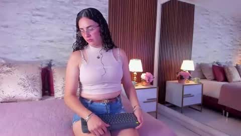 Snapshot of zoehiltonx chatting on July 18, 2026, 1:37 pm zoehiltonx online show from July 18, 2026, 1:37 pm
