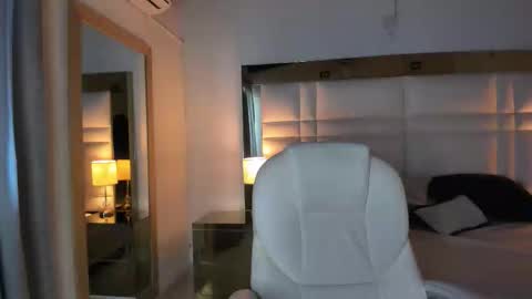 Snapshot of zoei_moon chatting on February 2, 2026, 7:45 pm zoei_moon online show from February 2, 2026, 7:45 pm