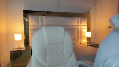 Snapshot of zoei_moon chatting on February 10, 2026, 6:23 pm zoei_moon online show from February 10, 2026, 6:23 pm