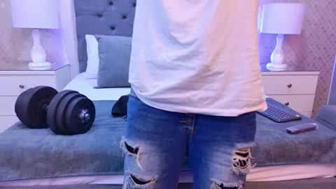 Zoe Krug online show from December 3, 2025, 11:41 am