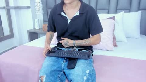 Zoe Krug online show from February 16, 2026, 12:23 pm