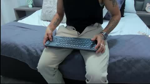 Zoe Krug online show from April 18, 2026, 7:07 pm