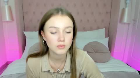 Zoe online show from November 19, 2025, 1:22 pm