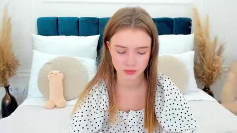 Zoe online show from November 26, 2025, 1:23 pm